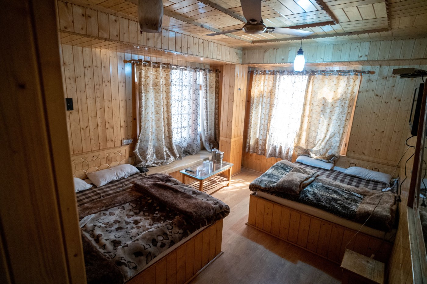 Small Indian Bedroom Design Ideas to Maximize Space